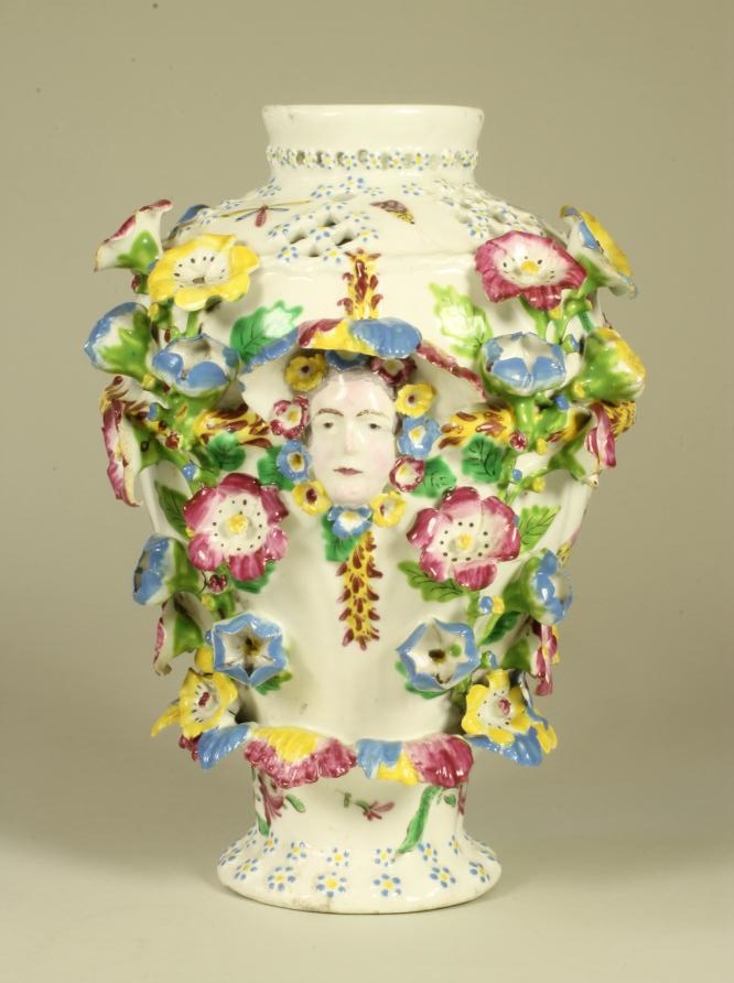 A BOW PORCELAIN "FRILL" VASE Image