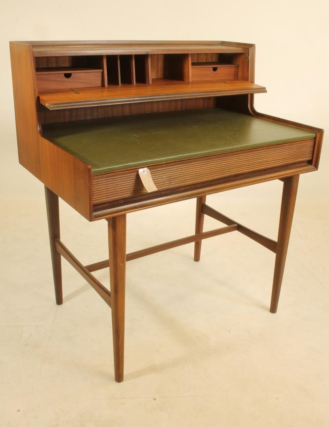 A 1960/70's HARDWOOD DESK Image