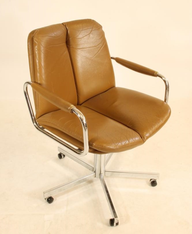 A PIEFF OFFICE CHAIR Image