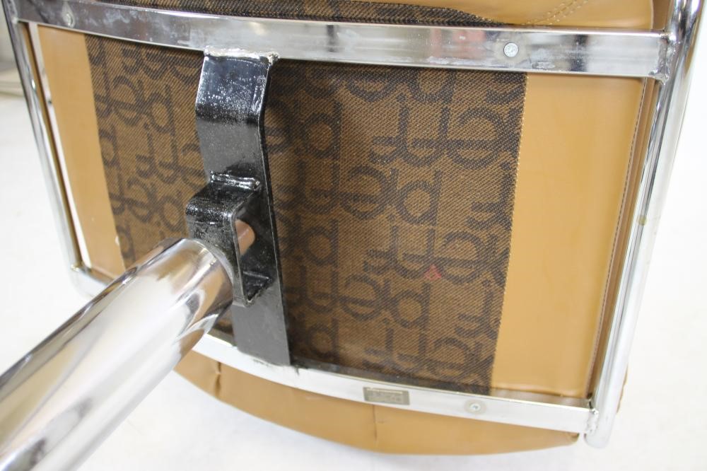 A PIEFF OFFICE CHAIR Image