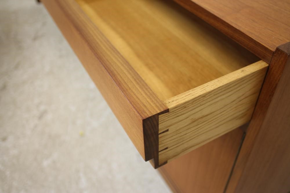 A TEAK AND ROSEWOOD BANDED DINING SUITE Image