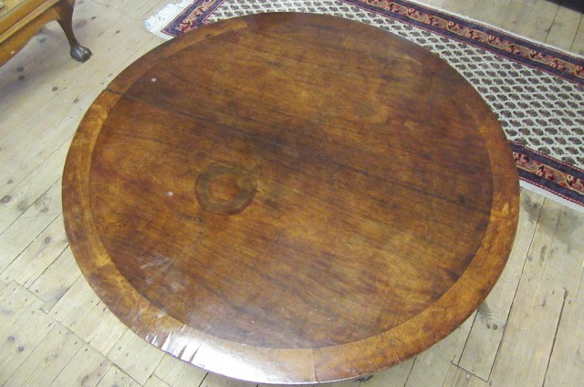 A VICTORIAN ROSEWOOD OCCASIONAL TABLE Image