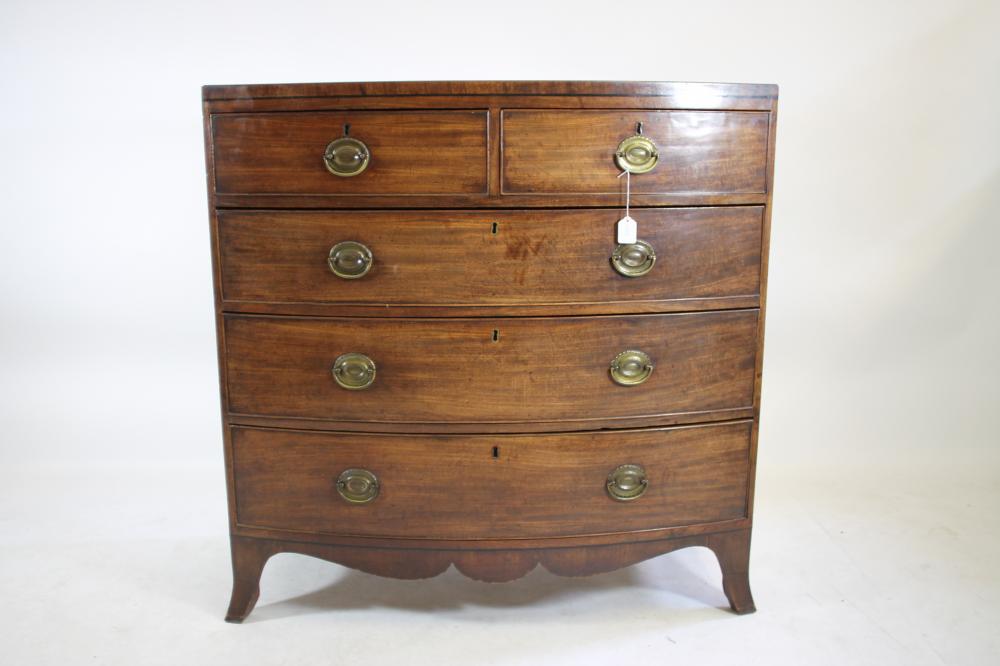 A REGENCY MAHOGANY CHEST Image