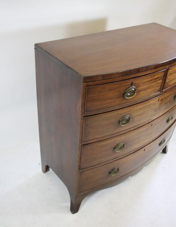 A REGENCY MAHOGANY CHEST Image