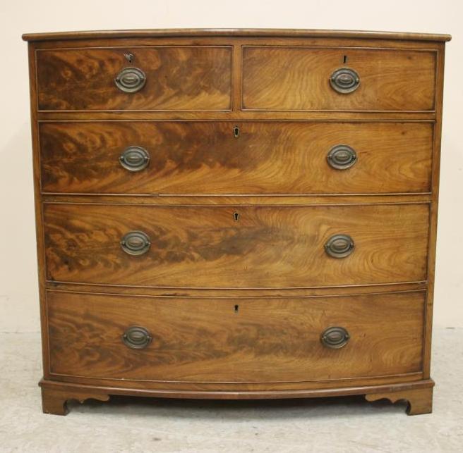 A GEORGIAN MAHOGANY CHEST Image