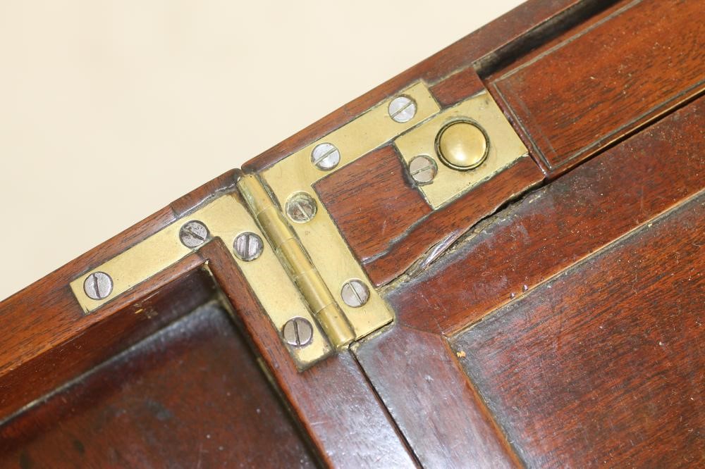 A GEORGIAN MAHOGANY WASHSTAND Image