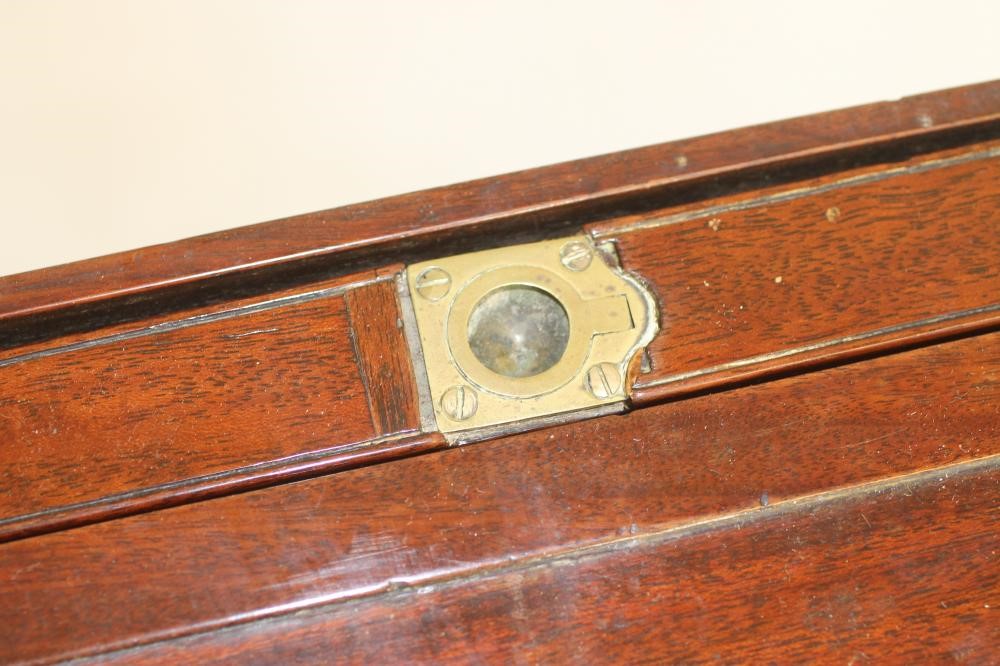 A GEORGIAN MAHOGANY WASHSTAND Image