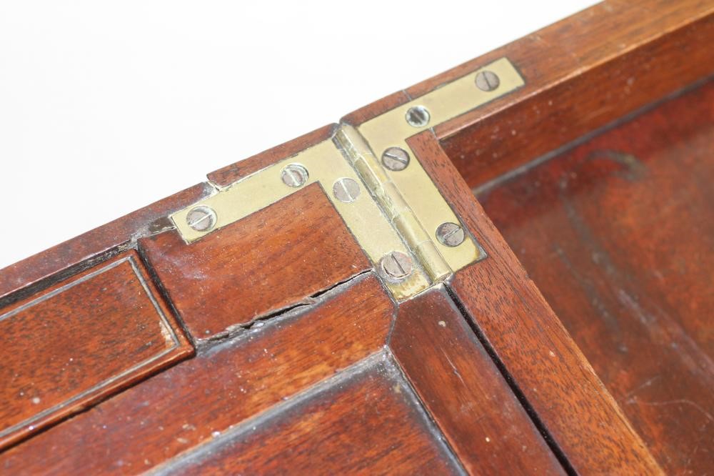 A GEORGIAN MAHOGANY WASHSTAND Image