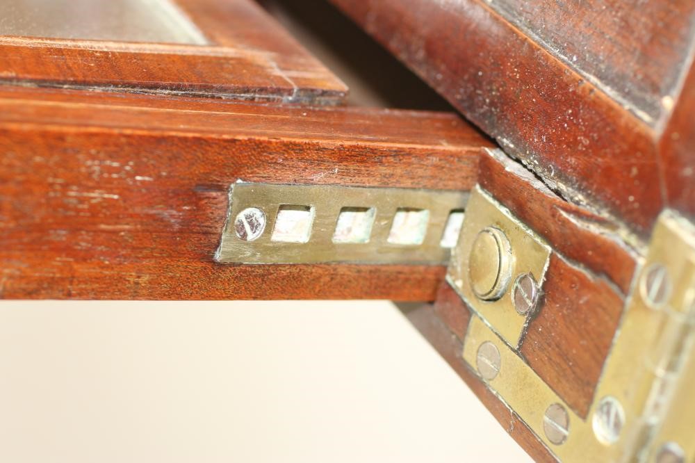 A GEORGIAN MAHOGANY WASHSTAND Image