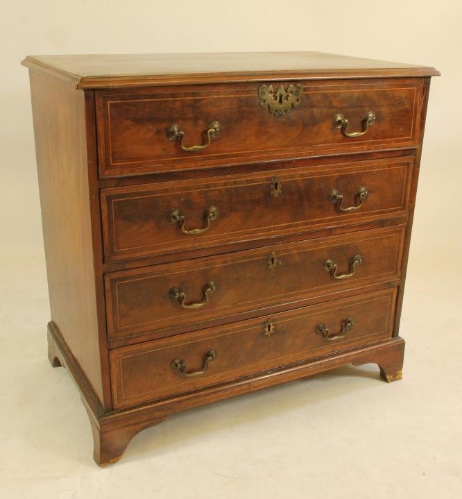 A GEORGIAN MAHOGANY SECRETAIRE CHEST Image