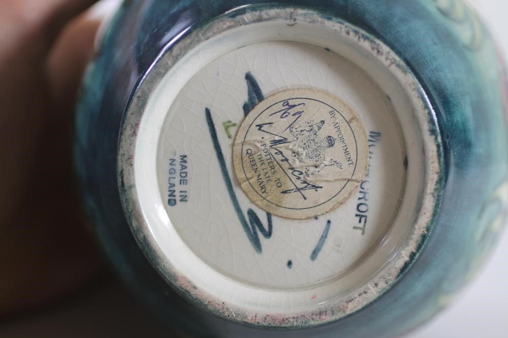 A MOORCROFT POTTERY GINGER JAR AND COVER Image