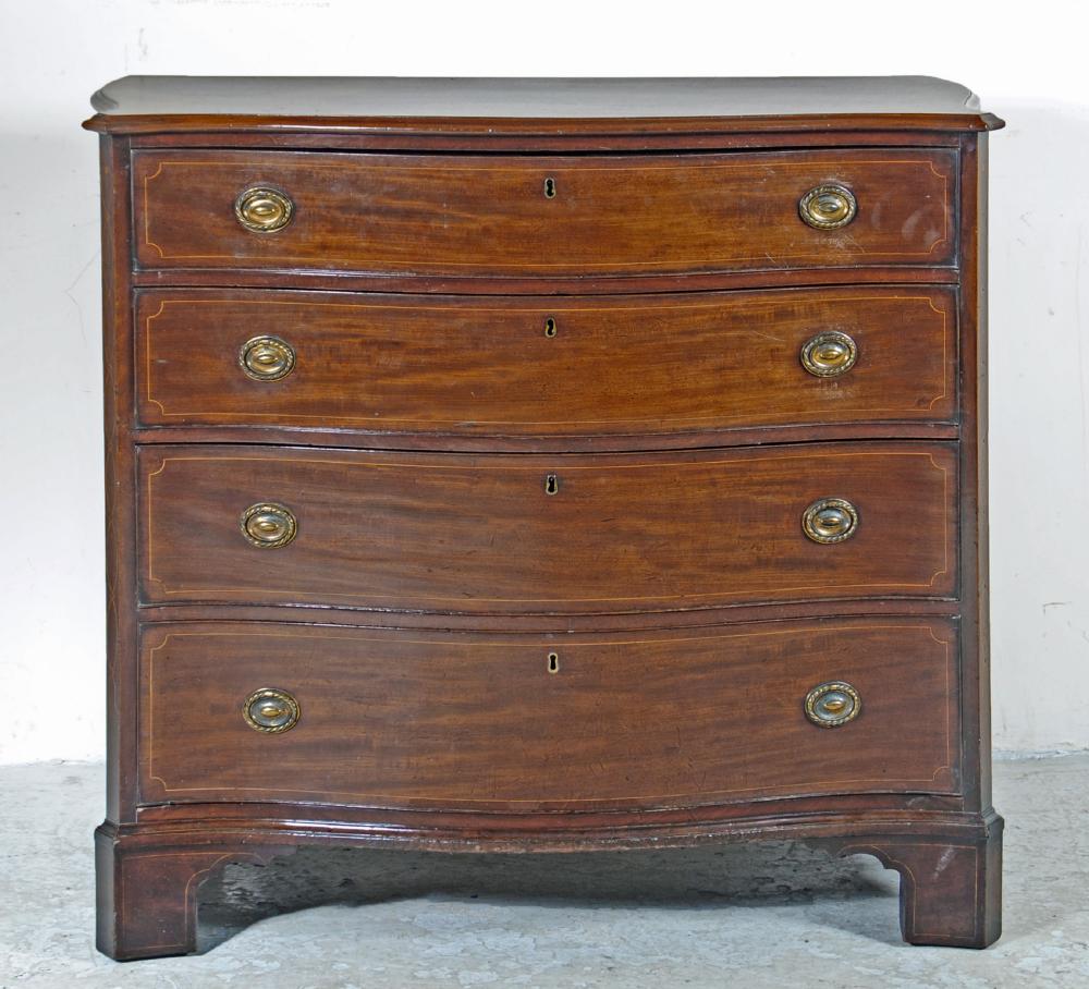 A GEORGIAN MAHOGANY CHEST Image