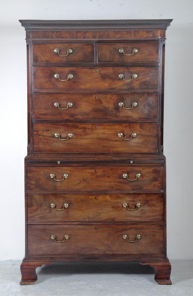 A GEORGIAN MAHOGANY CHEST ON CHEST Image