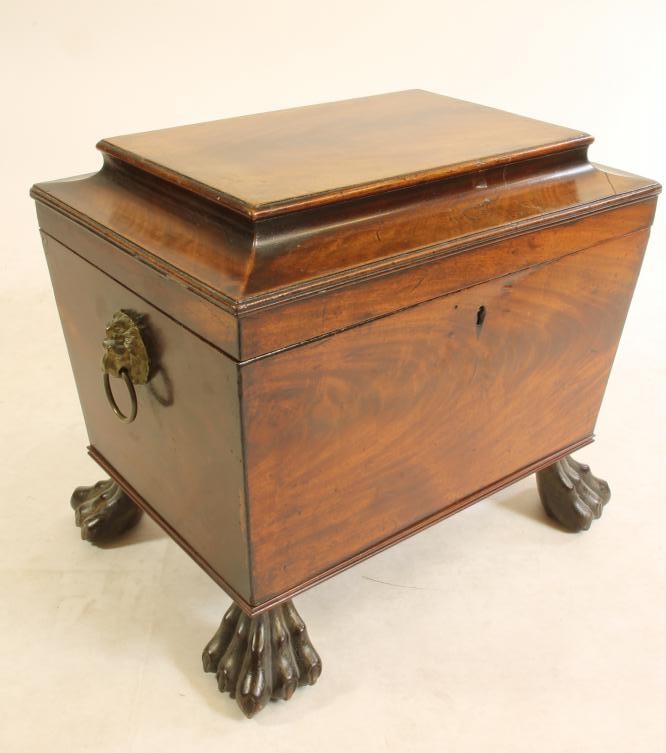 A GEORGIAN MAHOGANY CELLARETTE Image