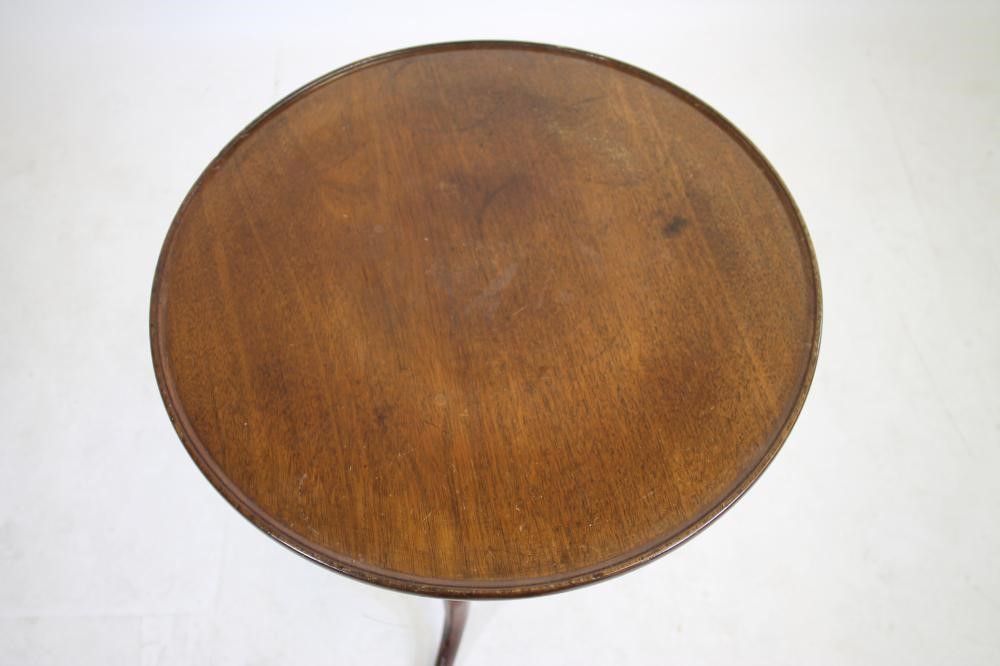 A GEORGIAN MAHOGANY TRIPOD TABLE Image