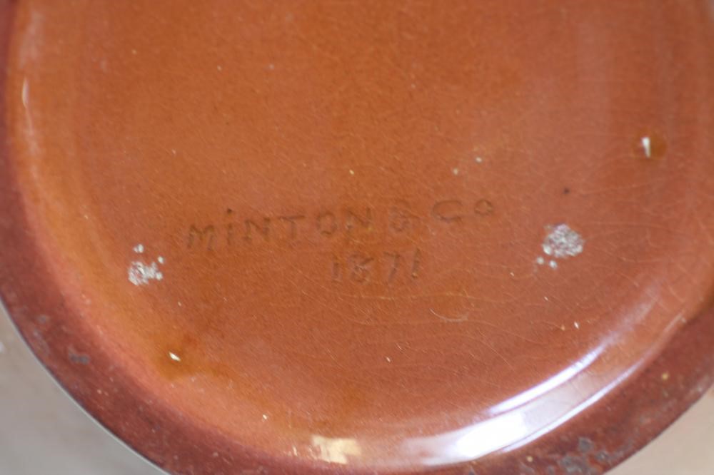 AN EARTHENWARE VASE Image