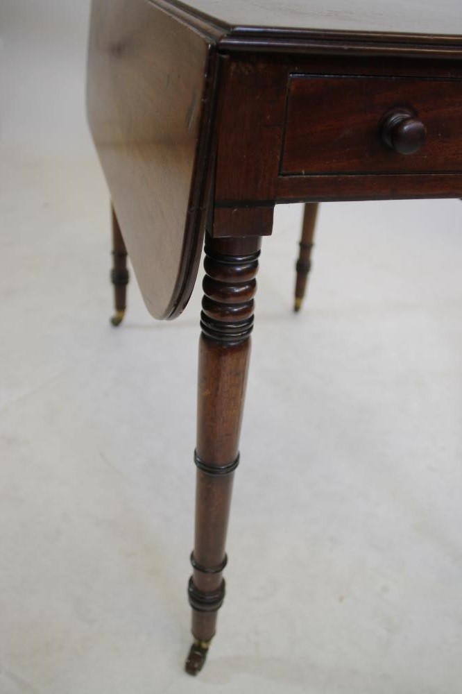 A REGENCY MAHOGANY PEMBROKE TABLE Image