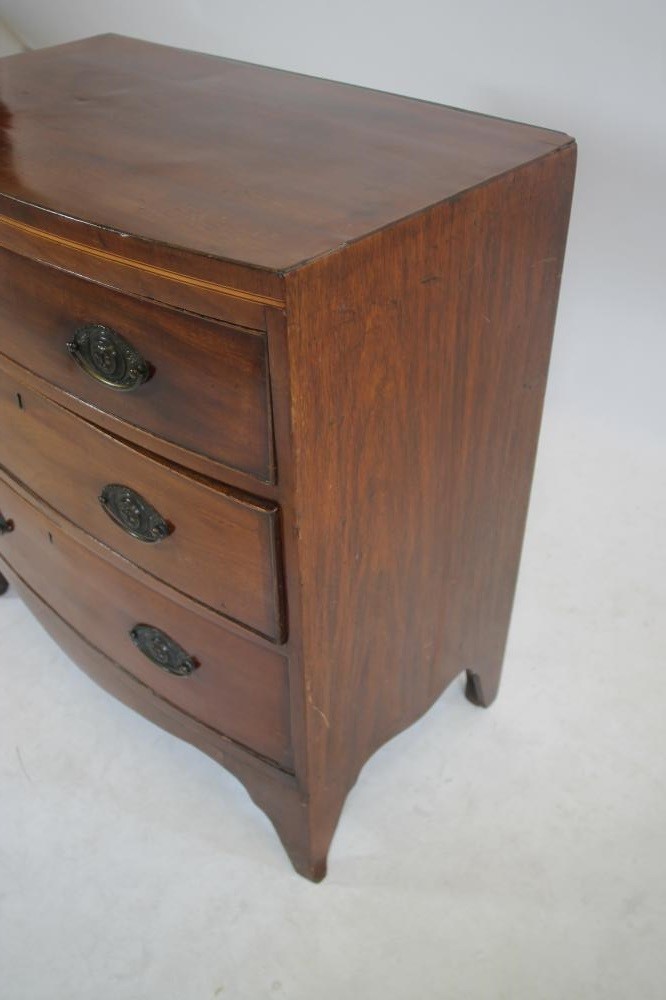 A SMALL MAHOGANY CHEST of bowed form with stringing Image
