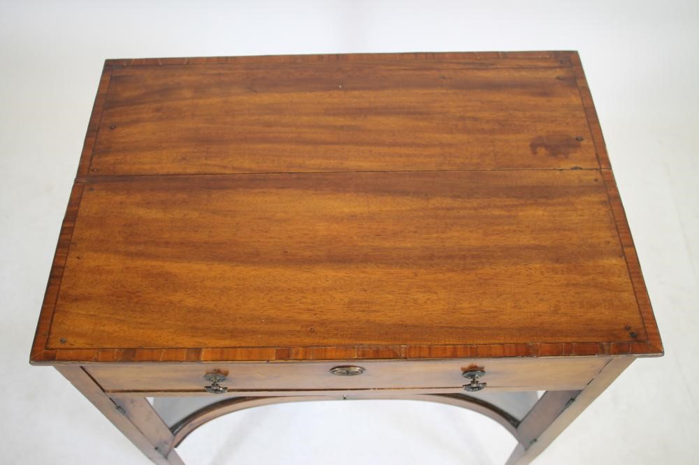 A GEORGIAN SUPPER TABLE Image