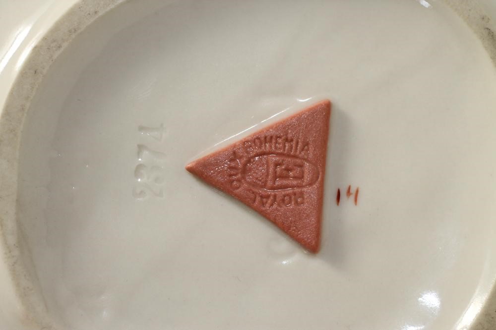 A ROYAL DUX PORCELAIN FIGURE Image