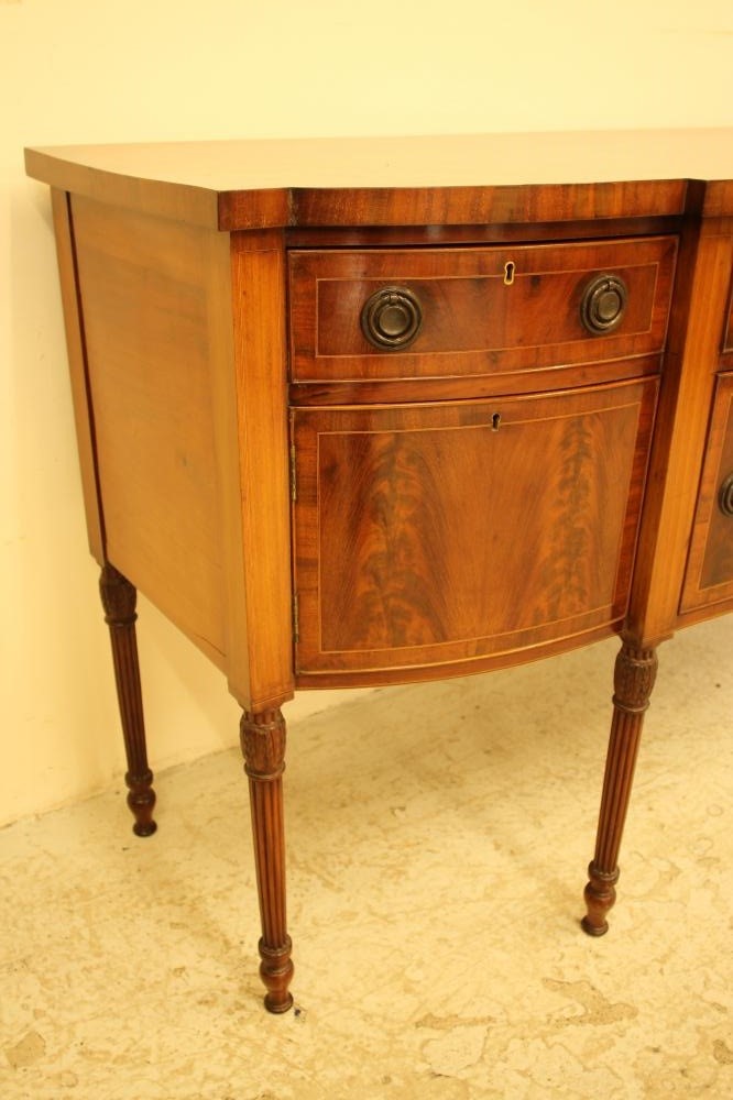 A GEORGIAN STYLE MAHOGANY SIDEBOARD Image