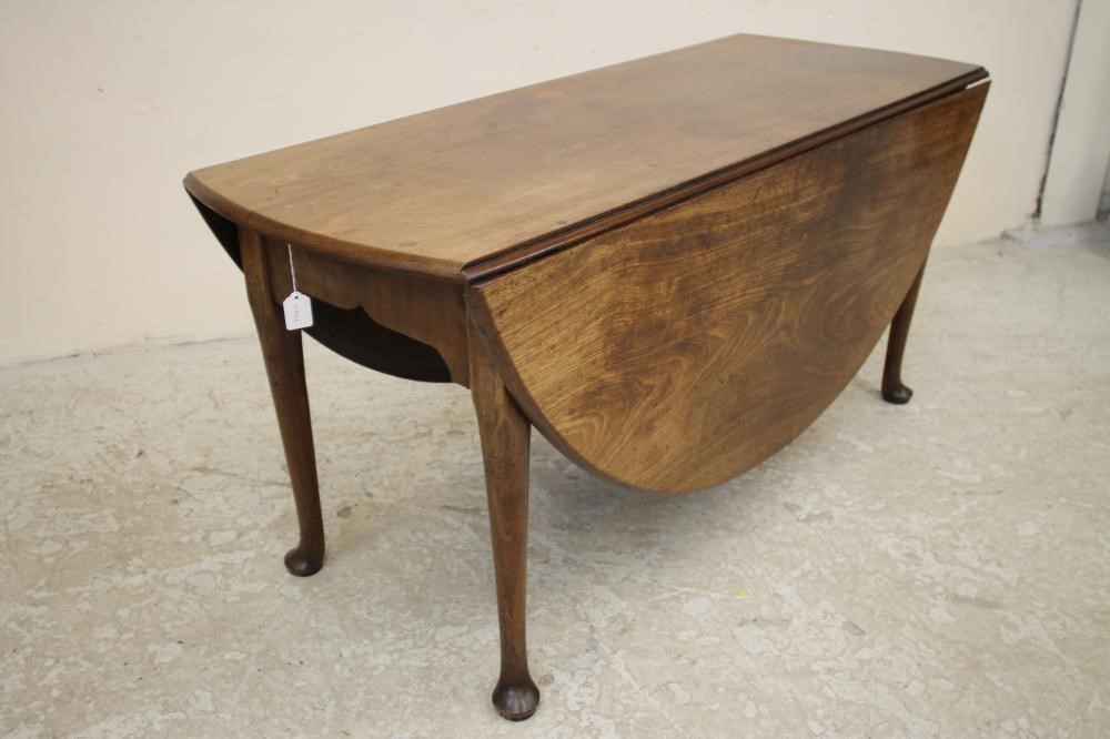 A LARGE GEORGE II MAHOGANY DROP LEAF DINING TABLE Image