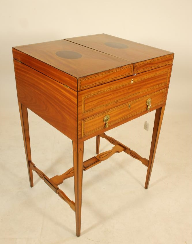 A SHERATON REVIVAL SATINWOOD TOILET TABLE Image