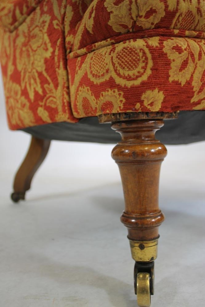 A VICTORIAN LIGHT OAK FRAMED NURSING CHAIR Image