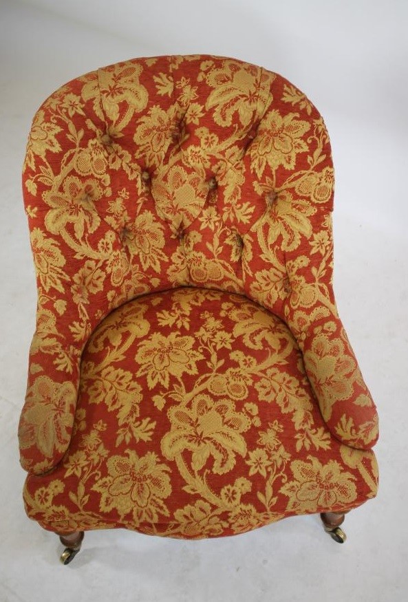 A VICTORIAN LIGHT OAK FRAMED NURSING CHAIR Image