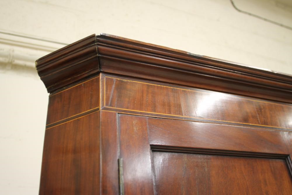 A GEORGIAN MAHOGANY STANDING CORNER CUPBOARD Image