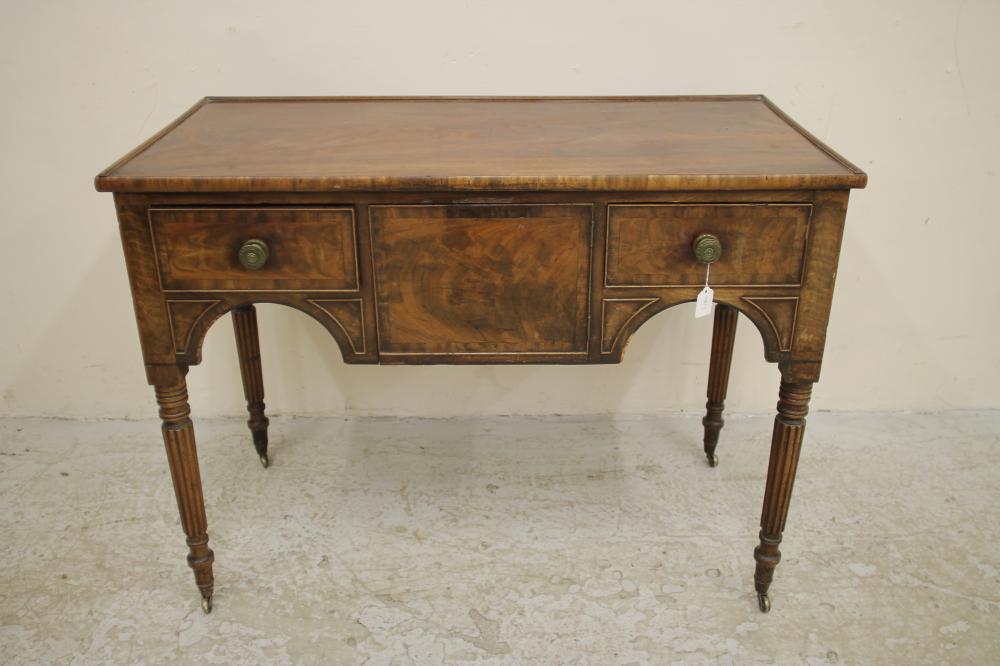 A REGENCY MAHOGANY DRESSING TABLE Image