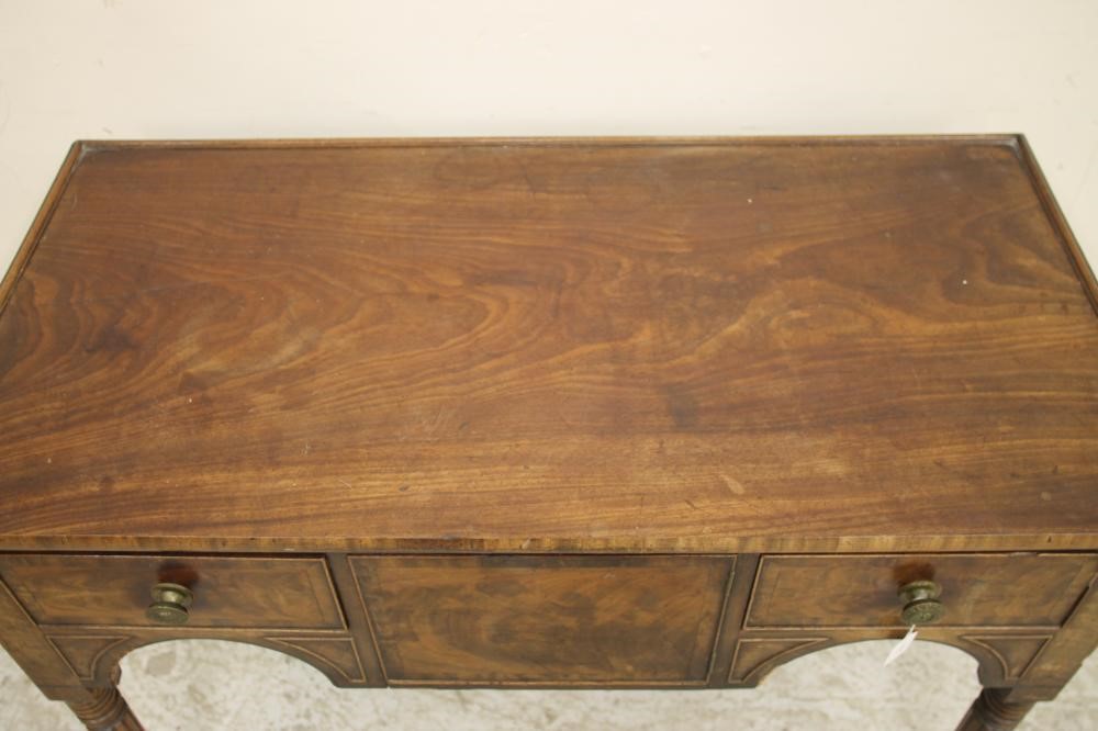 A REGENCY MAHOGANY DRESSING TABLE Image