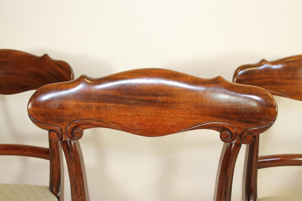 A SET OF SIX MID VICTORIAN MAHOGANY DINING CHAIRS Image