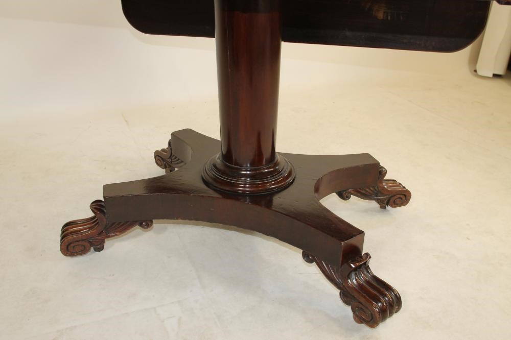 A VICTORIAN MAHOGANY PEMBROKE TABLE Image