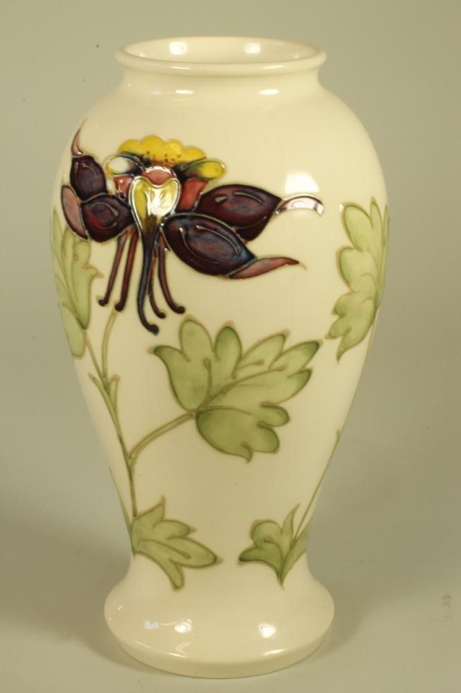 A MOORCROFT POTTERY VASE Image