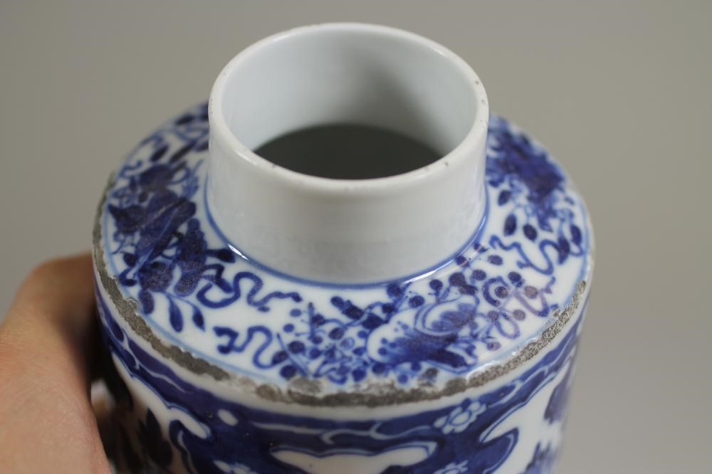 A CHINESE PORCELAIN TEA CANISTER of plain cylindrical form Image