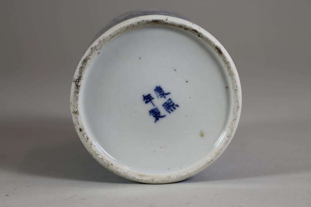 A CHINESE PORCELAIN TEA CANISTER of plain cylindrical form Image