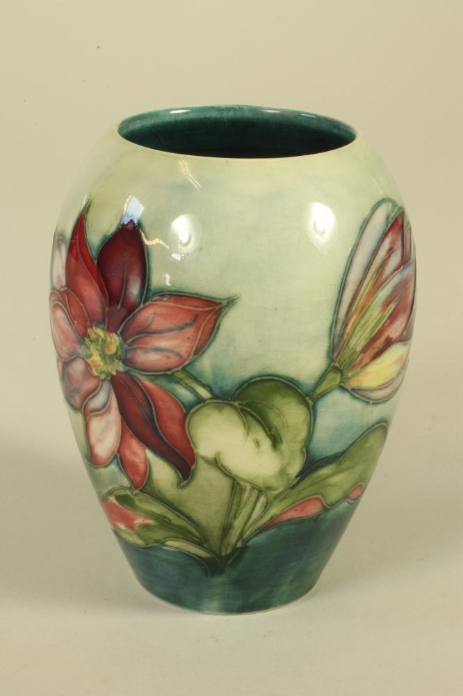 A MOORCROFT POTTERY SMALL VASE Image
