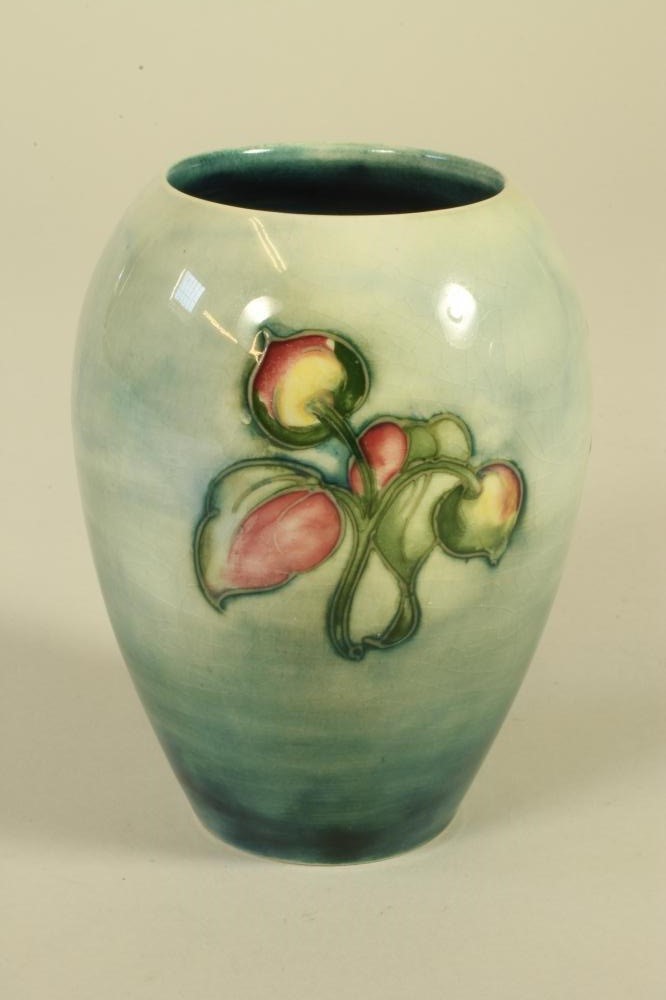A MOORCROFT POTTERY SMALL VASE Image