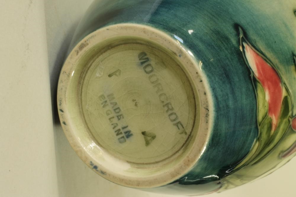 A MOORCROFT POTTERY SMALL VASE Image