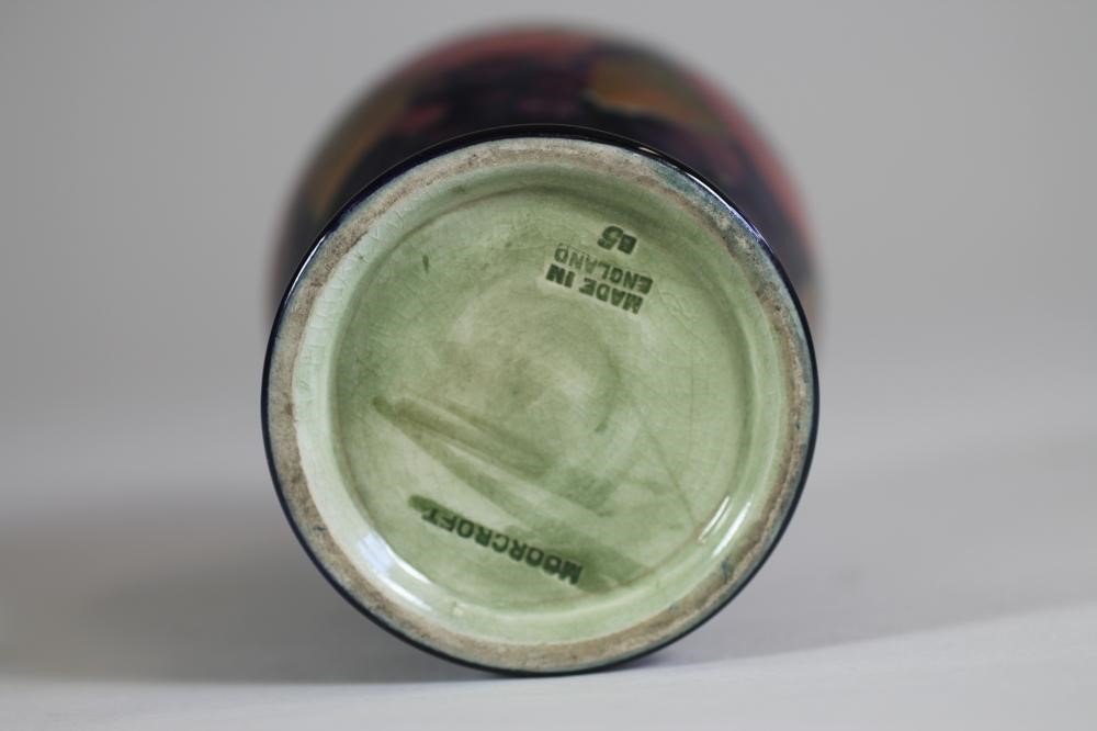 A MOORCROFT POTTERY VASE Image