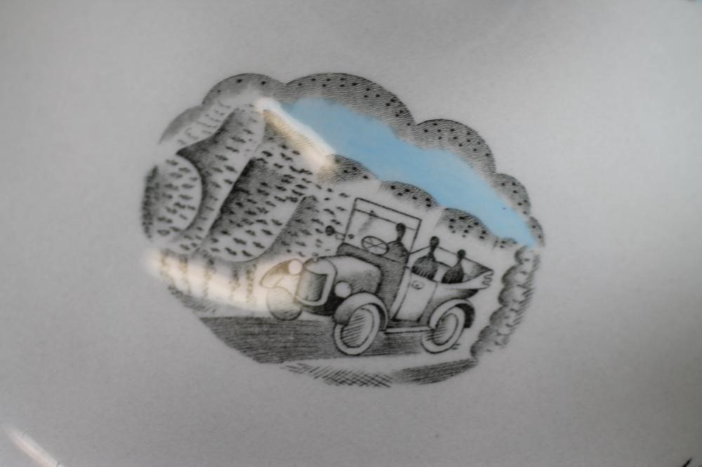 AN ERIC RAVILIOUS FOR WEDGWOOD "TRAVEL" PATTERN FINE EARTHENWARE DINNER SERVICE Image