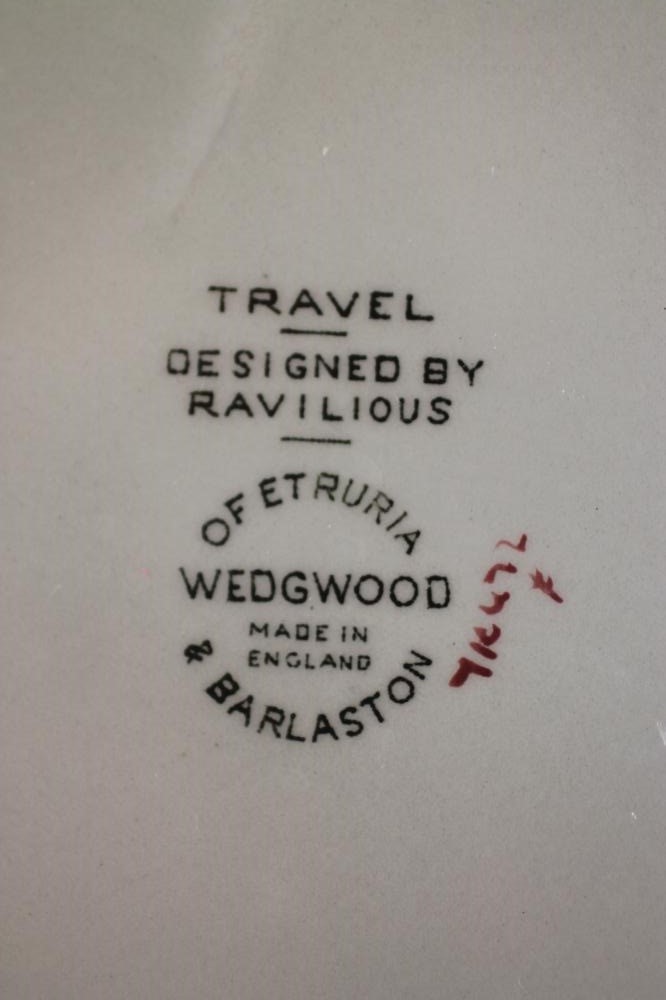 AN ERIC RAVILIOUS FOR WEDGWOOD "TRAVEL" PATTERN FINE EARTHENWARE DINNER SERVICE Image