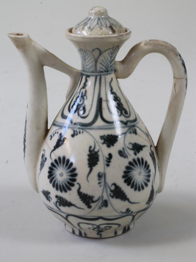 A CHINESE PORCELAIN SMALL WINE EWER AND COVER in Yuan style Image
