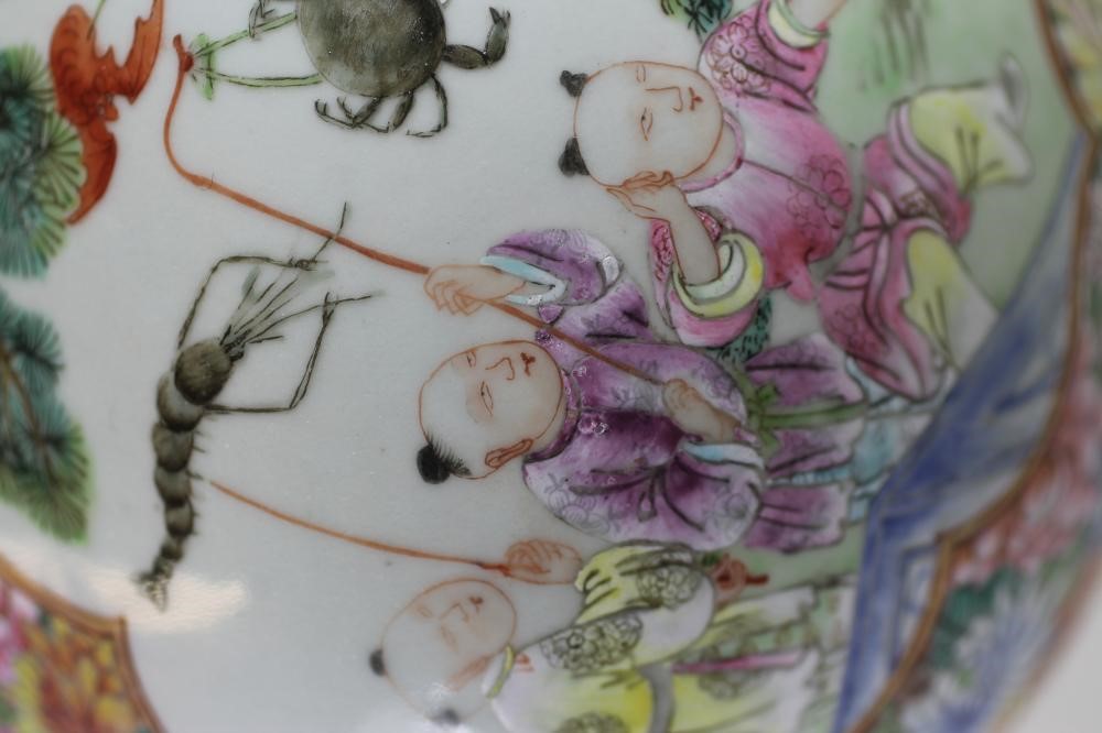 A CHINESE PORCELAIN VASE of baluster form Image