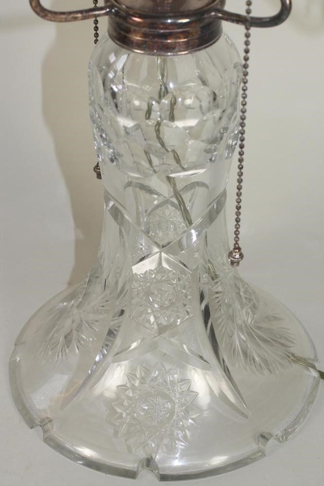 A GLASS TABLE LAMP BASE Image