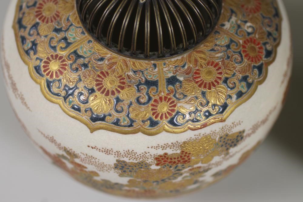 A SATSUMA EARTHENWARE POT POURRI Image