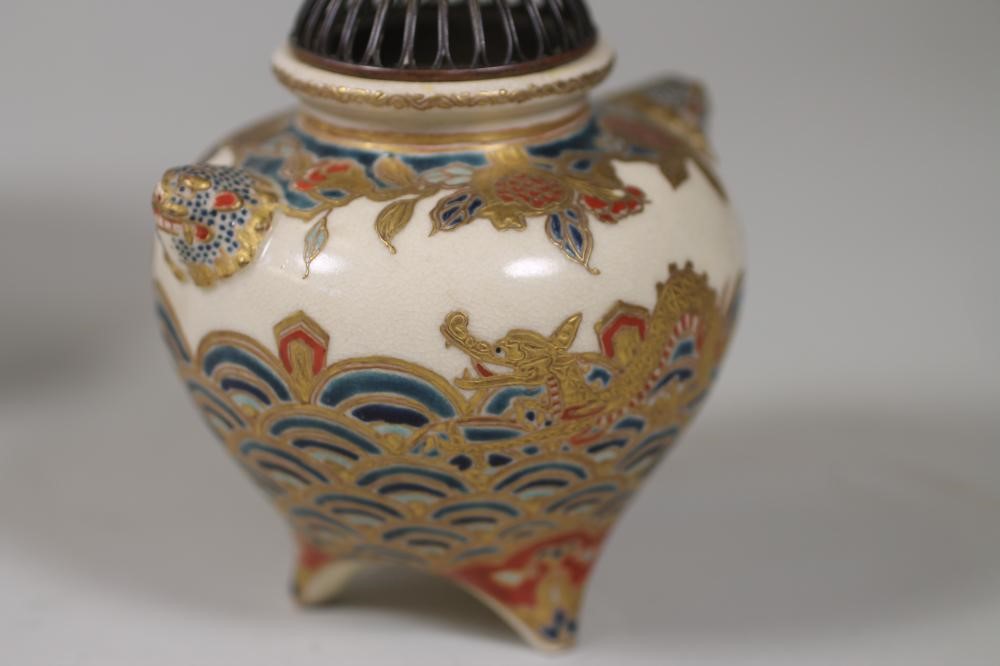 A SATSUMA EARTHENWARE POT POURRI Image