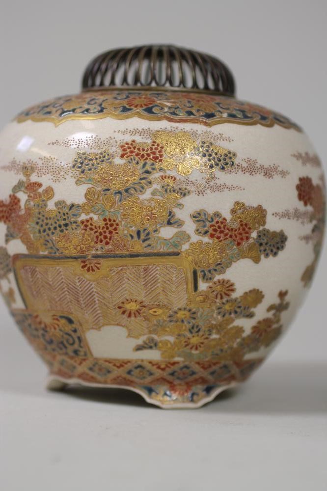 A SATSUMA EARTHENWARE POT POURRI Image