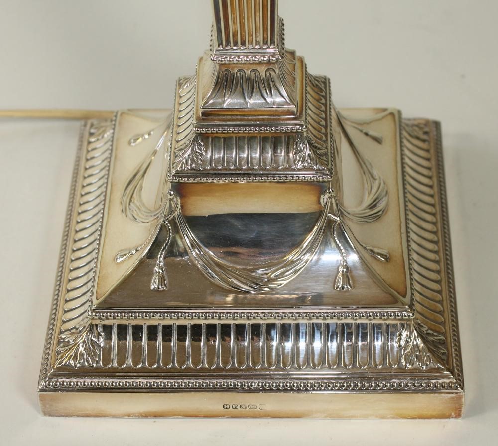 A LARGE SILVER PLATED ELECTRIC TABLE LAMP BASE Image